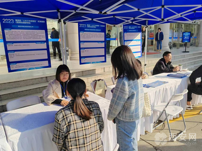 雁塔区人社局举办“人社工作进园区”暨公共就业创业服务驿站授牌仪式， 推动公共就业服务深入一线